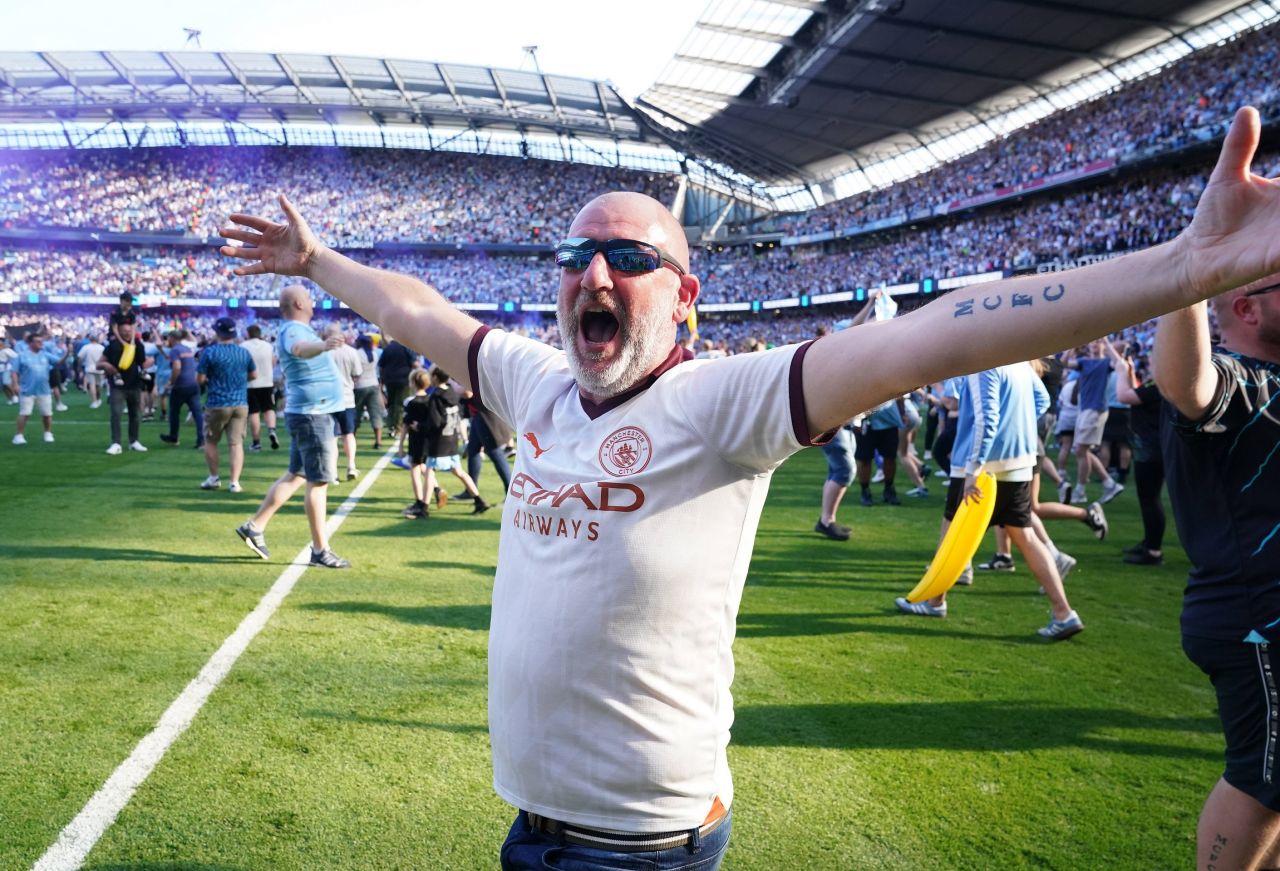 Imaginile bucuriei pe Etihad! Suporterii s-au dezlănțuit după ce Manchester City a devenit campioană _8