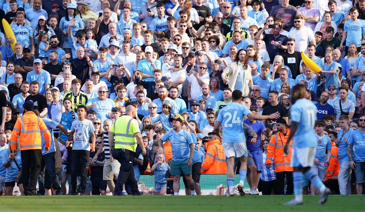 Imaginile bucuriei pe Etihad! Suporterii s-au dezlănțuit după ce Manchester City a devenit campioană _9