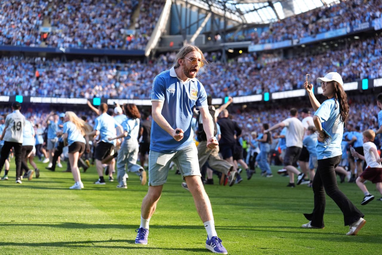 Imaginile bucuriei pe Etihad! Suporterii s-au dezlănțuit după ce Manchester City a devenit campioană _10