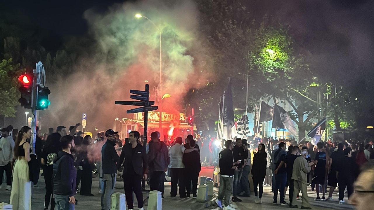 N-ai unde să arunci un pai! Fanii lui PAOK au invadat străzile din Salonic după ce trupa lui Lucescu a câștigat titlul_3