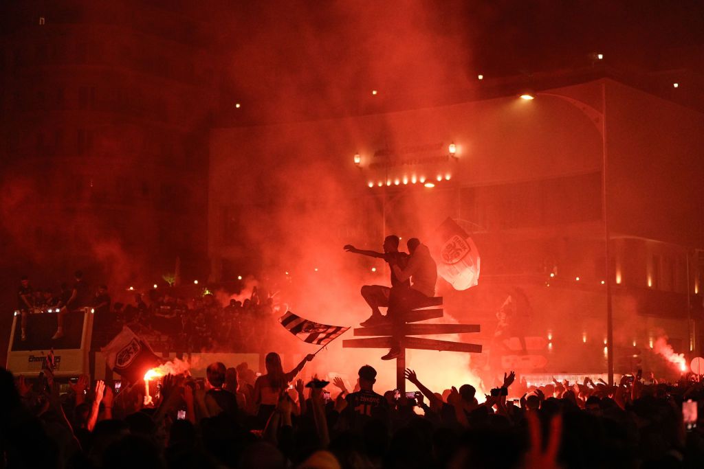S-a petrecut până spre dimineață la Salonic! Peste 50.000 de oameni au sărbătorit titlul cucerit de PAOK: imagini senzaționale_1