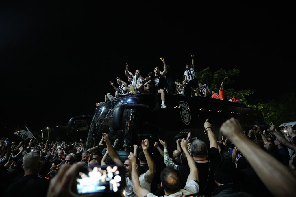 S-a petrecut până spre dimineață la Salonic! Peste 50.000 de oameni au sărbătorit titlul cucerit de PAOK: imagini senzaționale_4
