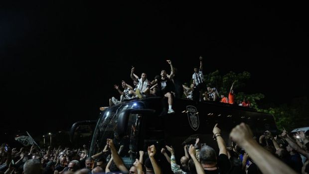 S-a petrecut până spre dimineață la Salonic! Peste 50.000 de oameni au sărbătorit titlul cucerit de PAOK: imagini senzaționale