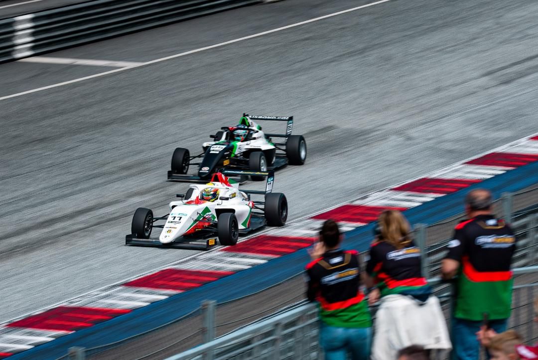 Primele puncte și aproape un podium pentru Luca Viișoreanu și Real Racing în Formula 4_4