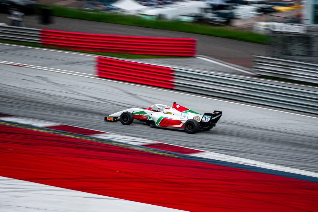 Primele puncte și aproape un podium pentru Luca Viișoreanu și Real Racing în Formula 4_5