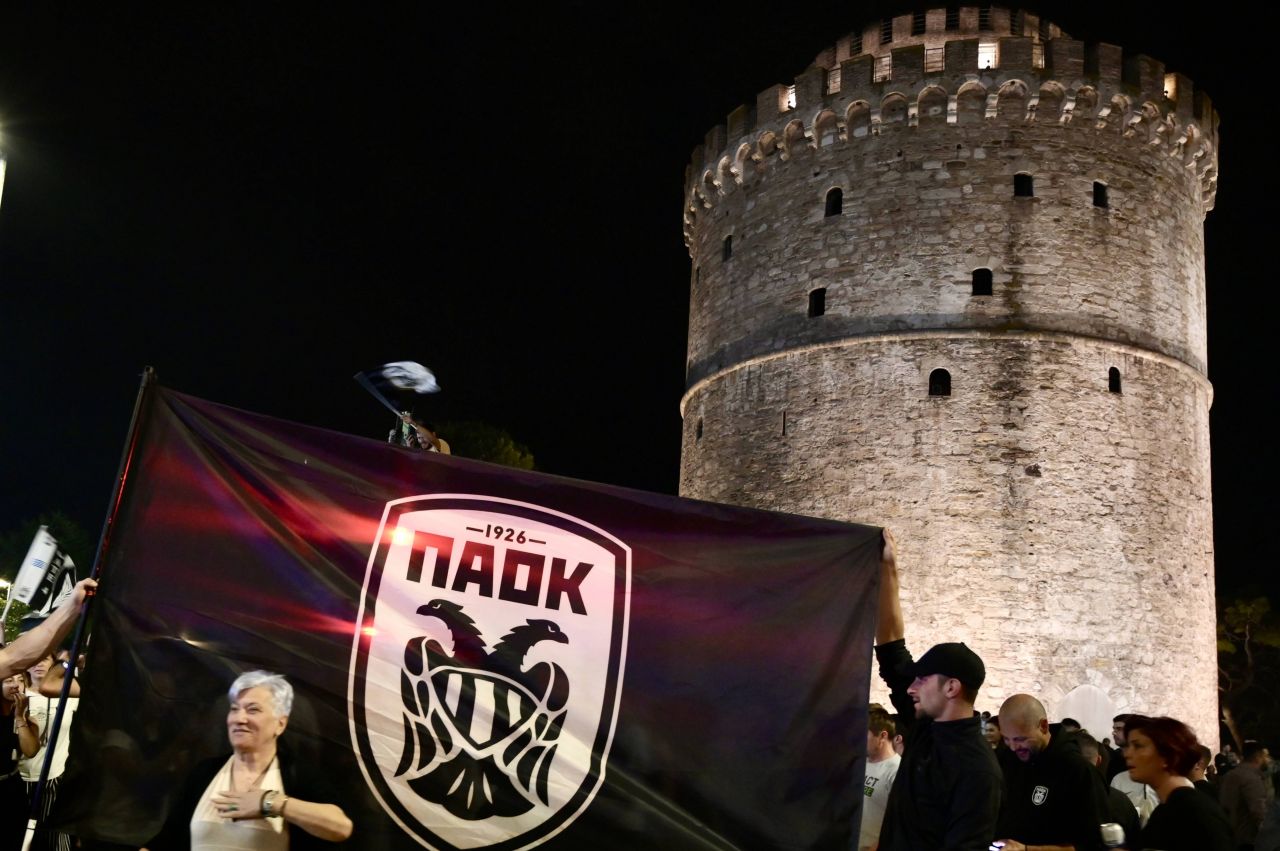 Cum a trăit Mircea Lucescu titlul câștigat de PAOK Salonic: "Am fost închiși într-o cușcă de sticlă, nici nu se putea respira!"_3