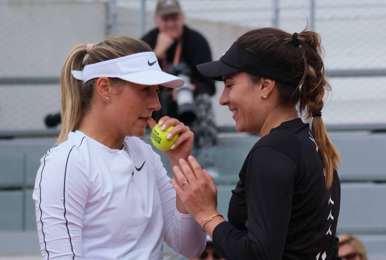 Gabriela Ruse și Cristina Dinu au ajuns în finala calificărilor turneului de la Roland Garros_64