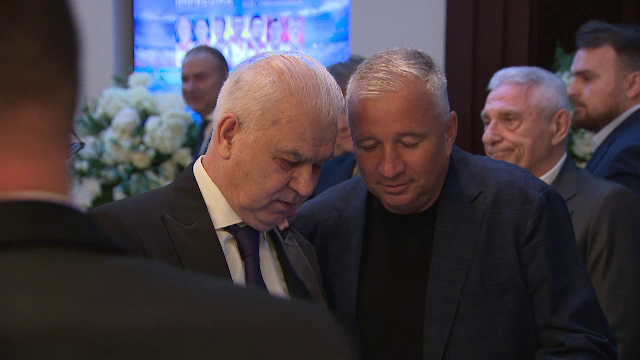 Întâlnire de gradul zero între Dan Petrescu și Ilie Dumitrescu după episodul ”Uit telefonul tău, uită-l și tu pe al meu!”_3
