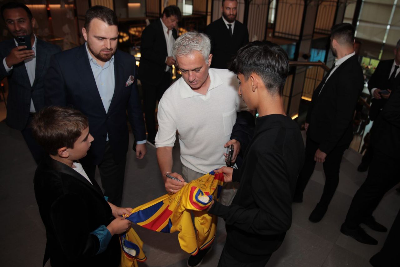 Imagini spectaculoase de la dineul Generației de Aur! Mourinho, Stoicikov, Dida și Saviola, printre invitații speciali_42