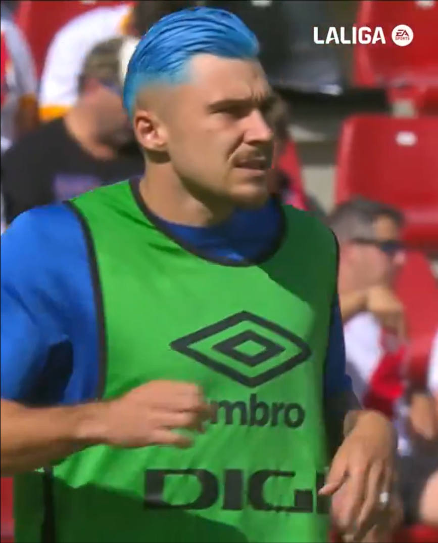 Ce transformare! Și-a vopsit părul albastru după ce Edi Iordănescu l-a inclus în lotul preliminar pentru EURO 2024_2