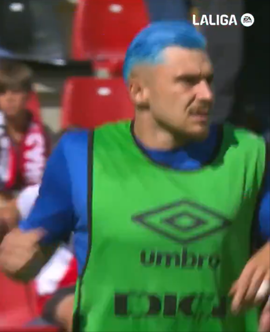 Ce transformare! Și-a vopsit părul albastru după ce Edi Iordănescu l-a inclus în lotul preliminar pentru EURO 2024_12