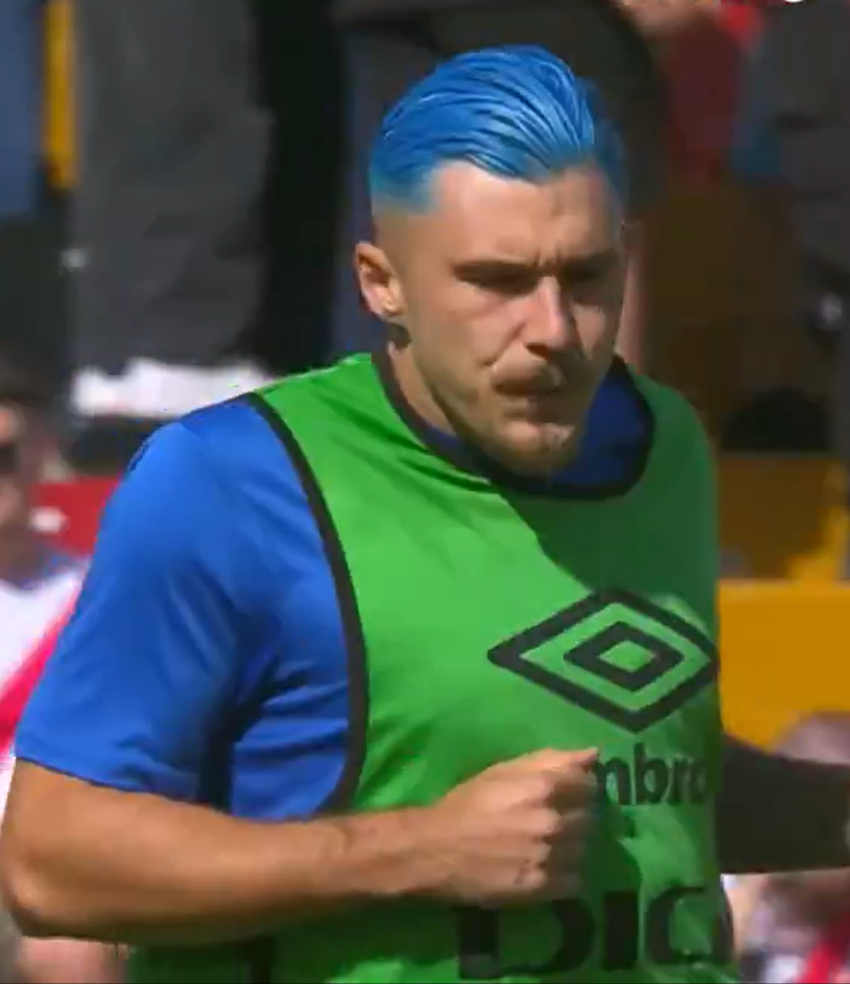 Ce transformare! Și-a vopsit părul albastru după ce Edi Iordănescu l-a inclus în lotul preliminar pentru EURO 2024_13