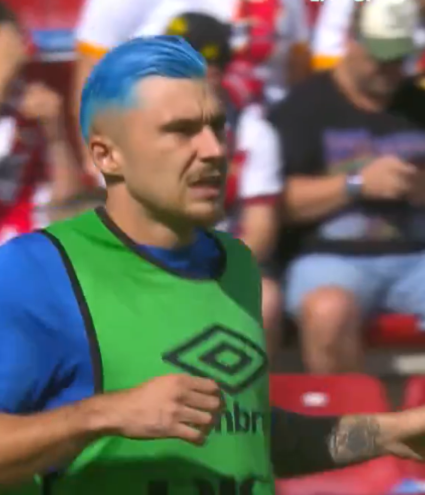 Ce transformare! Și-a vopsit părul albastru după ce Edi Iordănescu l-a inclus în lotul preliminar pentru EURO 2024_18