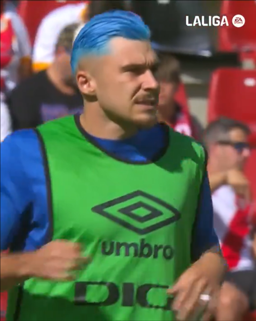 Ce transformare! Și-a vopsit părul albastru după ce Edi Iordănescu l-a inclus în lotul preliminar pentru EURO 2024_19