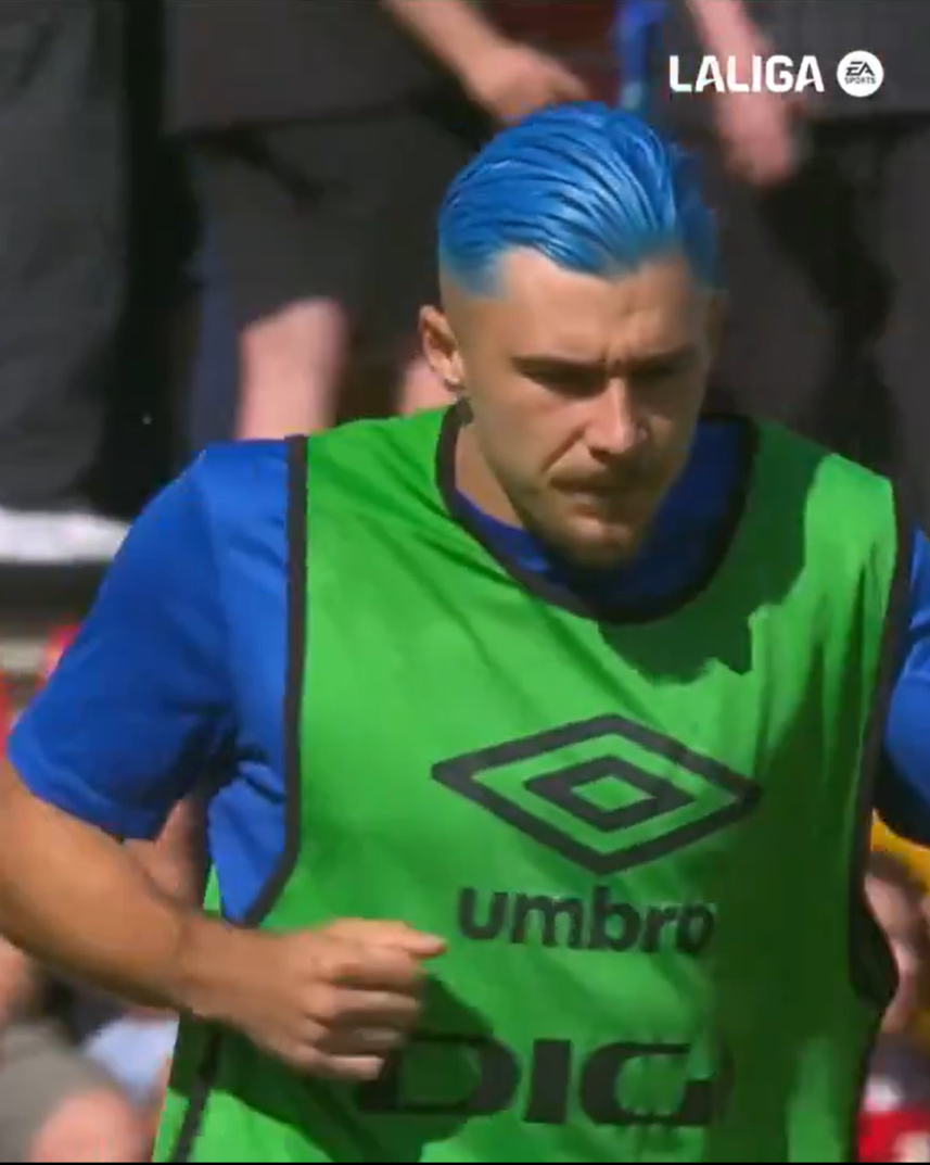 Ce transformare! Și-a vopsit părul albastru după ce Edi Iordănescu l-a inclus în lotul preliminar pentru EURO 2024_4