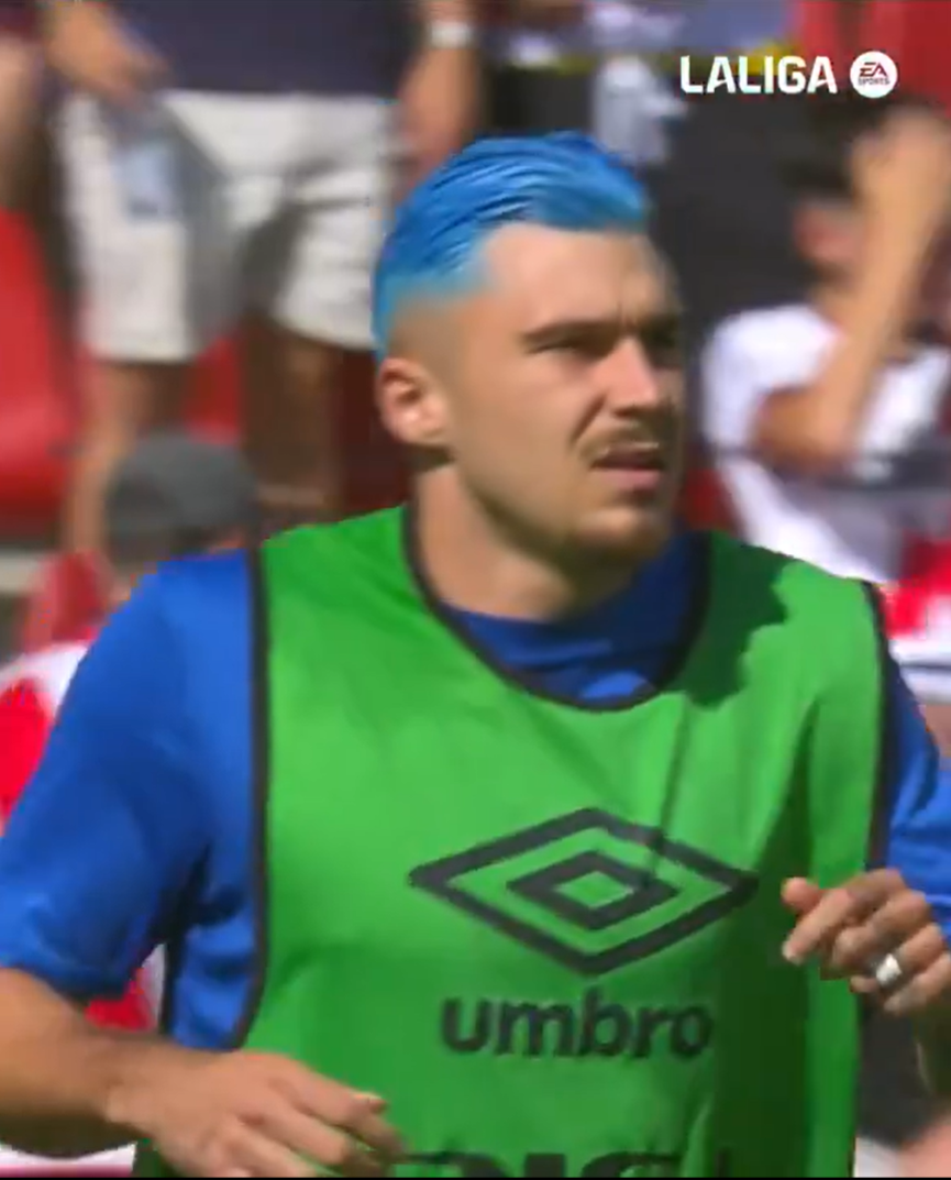 Ce transformare! Și-a vopsit părul albastru după ce Edi Iordănescu l-a inclus în lotul preliminar pentru EURO 2024_7