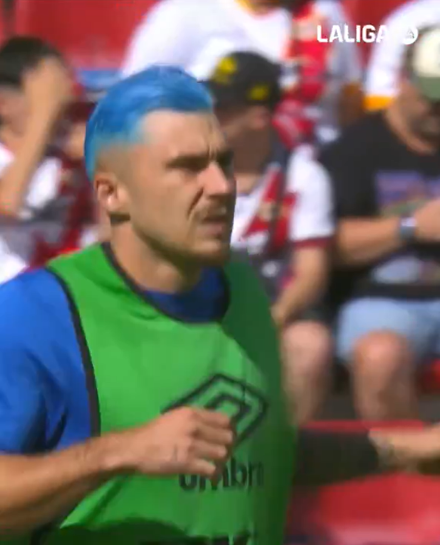 Ce transformare! Și-a vopsit părul albastru după ce Edi Iordănescu l-a inclus în lotul preliminar pentru EURO 2024_8