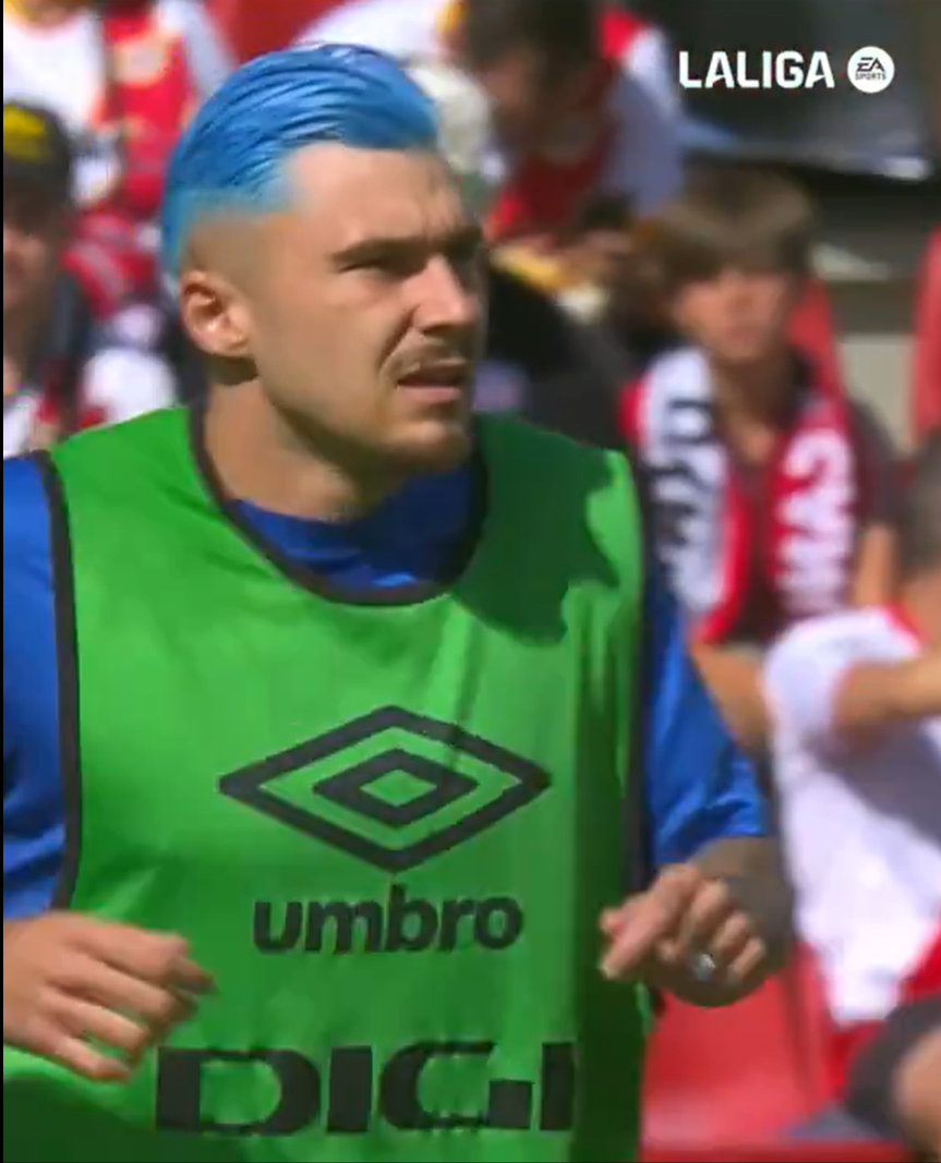 Ce transformare! Și-a vopsit părul albastru după ce Edi Iordănescu l-a inclus în lotul preliminar pentru EURO 2024_9