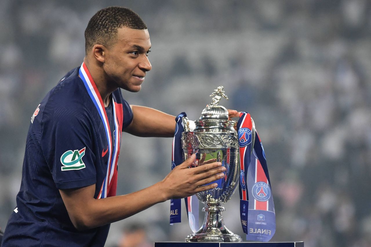 Au revoir, Kylian Mbappe! Ultimul meci jucat de starul francez la PSG, ultimul trofeu câștigat! Președintele Emmanuel Macron, prezent și el_11