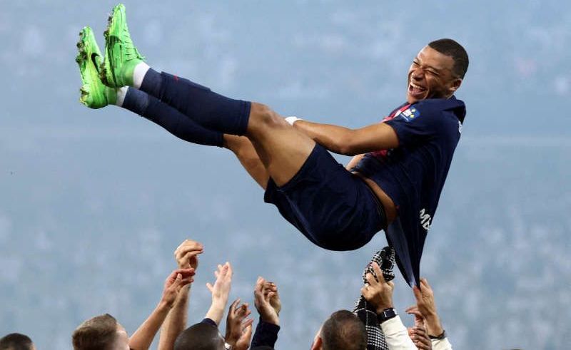 Au revoir, Kylian Mbappe! Ultimul meci jucat de starul francez la PSG, ultimul trofeu câștigat! Președintele Emmanuel Macron, prezent și el_14