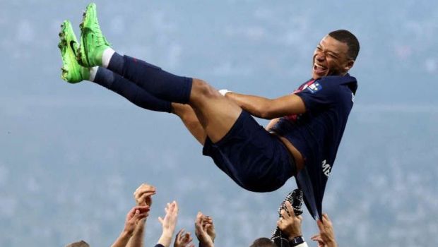 
	Au revoir, Kylian Mbappe! Ultimul meci jucat de starul francez la PSG, ultimul trofeu câștigat! Președintele Emmanuel Macron, prezent și el
