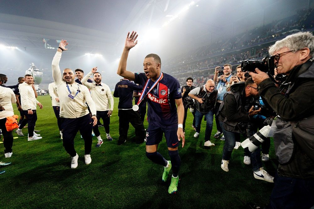 Au revoir, Kylian Mbappe! Ultimul meci jucat de starul francez la PSG, ultimul trofeu câștigat! Președintele Emmanuel Macron, prezent și el_4