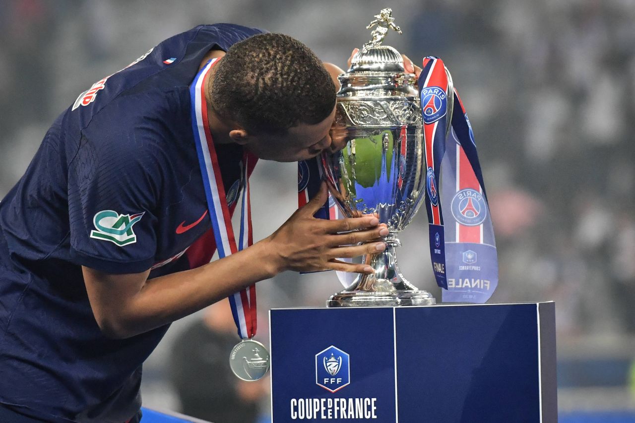 Au revoir, Kylian Mbappe! Ultimul meci jucat de starul francez la PSG, ultimul trofeu câștigat! Președintele Emmanuel Macron, prezent și el_10