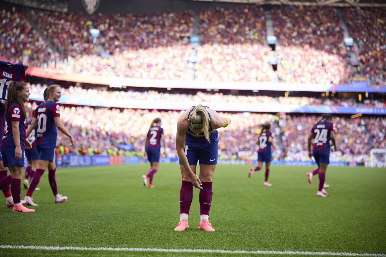 Alexia Putellas și-a dat jos tricoul după ce a marcat în finala Champions League! ”Balonul de Aur” al Barcelonei, fenomenală în prelungiri_9