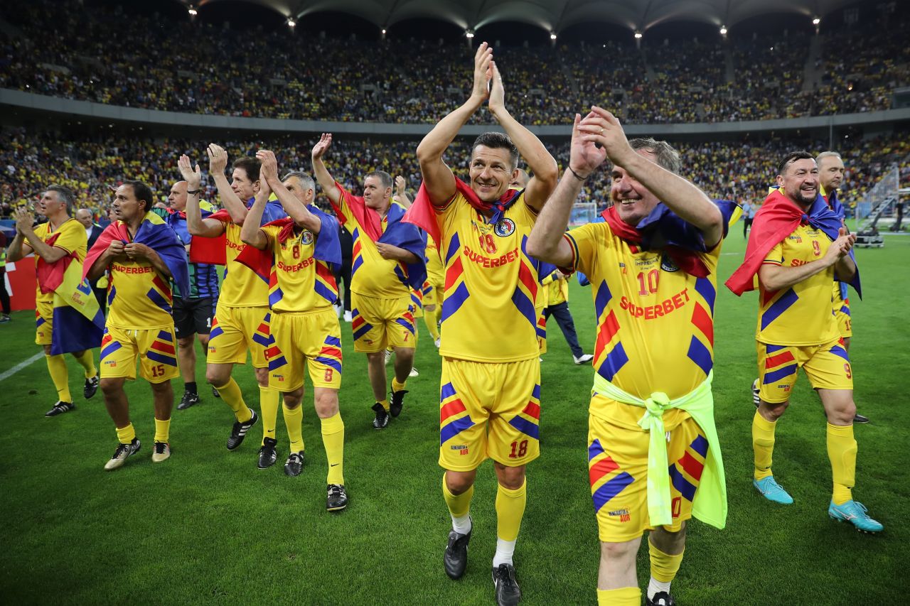 Spectacol de neuitat în meciul de adio al Generației de Aur! Victoria în fața World Stars, savurată de aproape 1.7 milioane români!_2