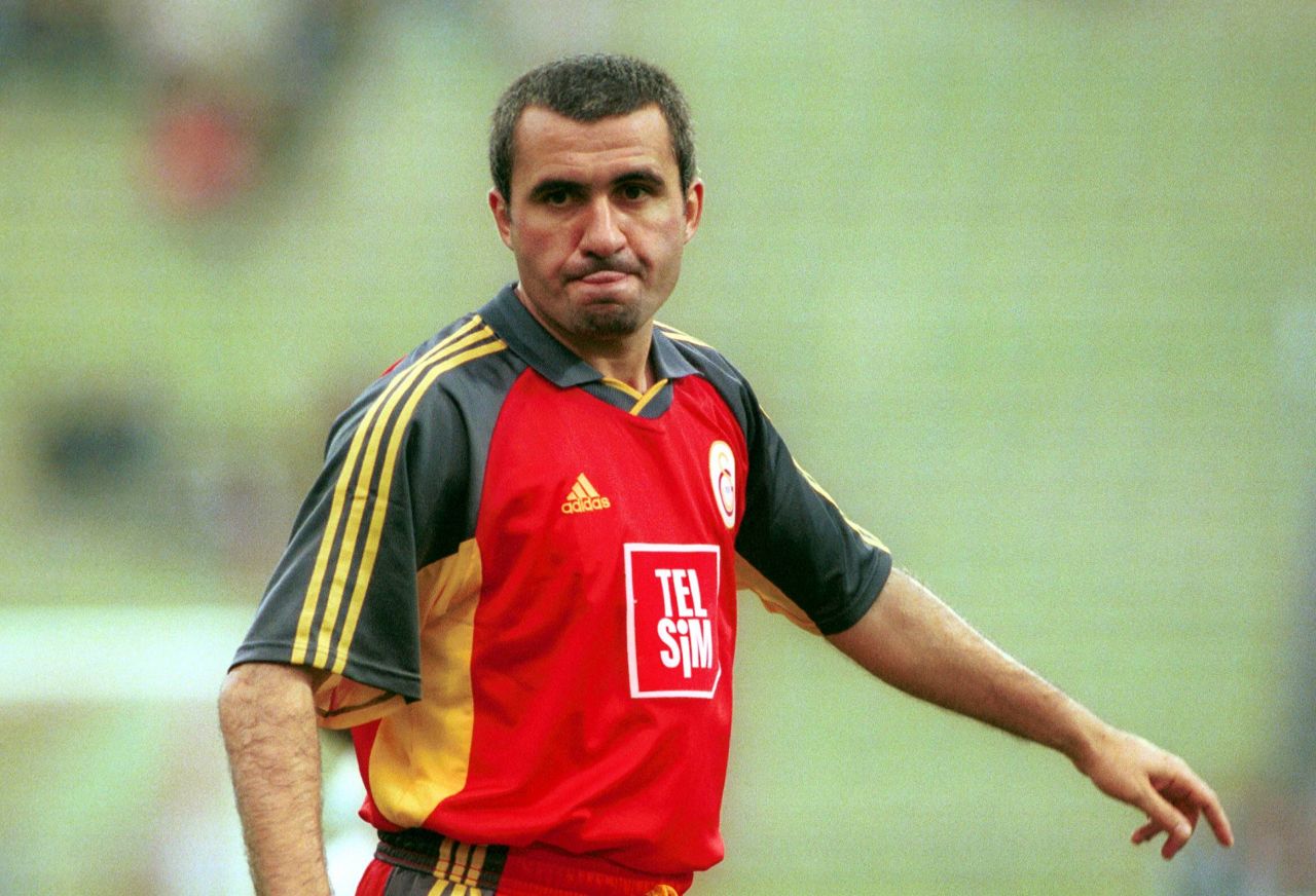 "Cel mai bun 10 din istoria fotbalului turc". Gică Hagi, omagiat la 23 de ani de la ultimul meci oficial pentru 'Maradona din Carpați'_1