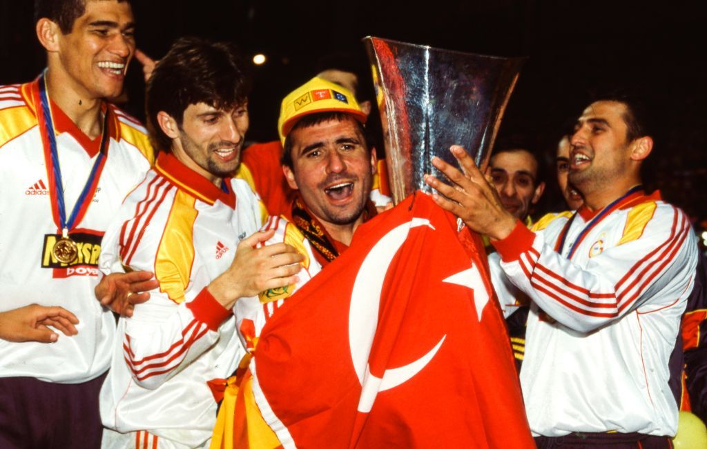 "Cel mai bun 10 din istoria fotbalului turc". Gică Hagi, omagiat la 23 de ani de la ultimul meci oficial pentru 'Maradona din Carpați'_3