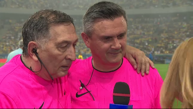 
	Ion Crăciunescu și Cristi Balaj au oferit imaginile momentului în fotbalul românesc: &quot;Așa rămânem!&quot;
