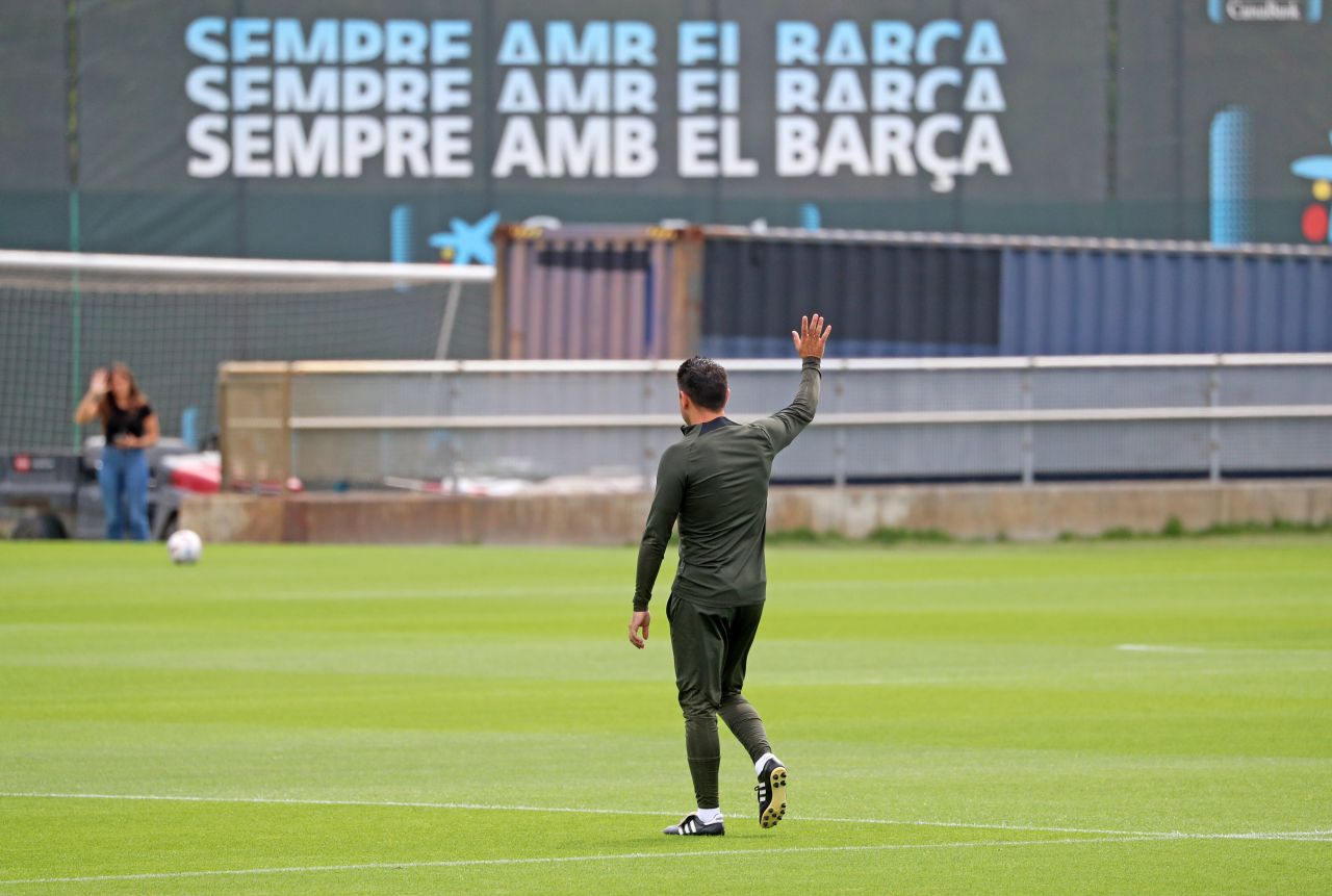 Cum a fost fotografiat Xavi la ultimul său meci pe banca Barcelonei! Premieră negativă pentru Robert Lewandowski_2