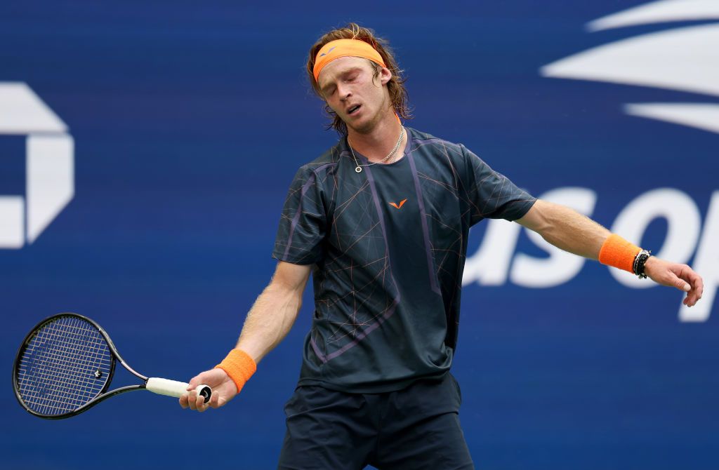 De la Roland Garros la centrul de reabilitare? Rublev (6 ATP) „s-a distrus” cu o rachetă de tenis. Imagini incredibile_12