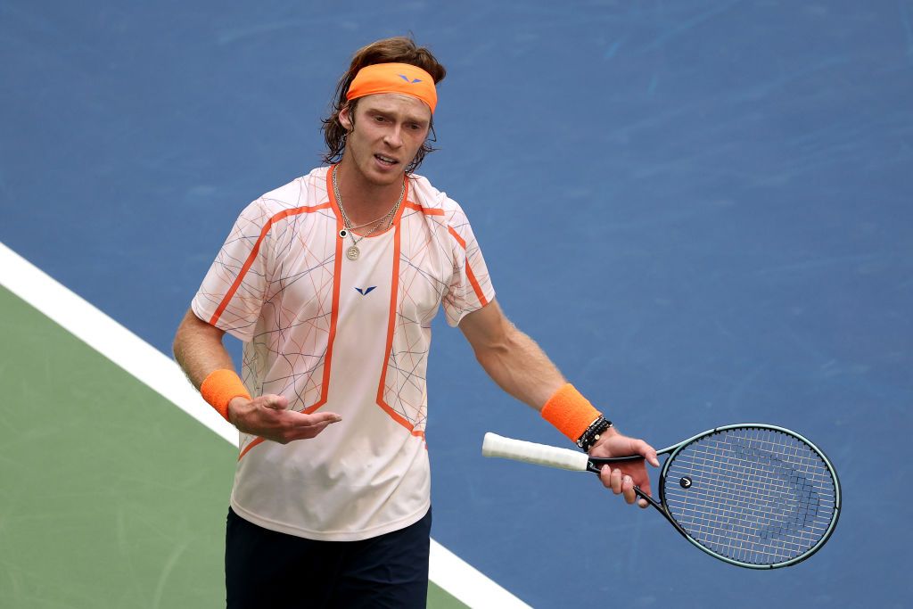 De la Roland Garros la centrul de reabilitare? Rublev (6 ATP) „s-a distrus” cu o rachetă de tenis. Imagini incredibile_15