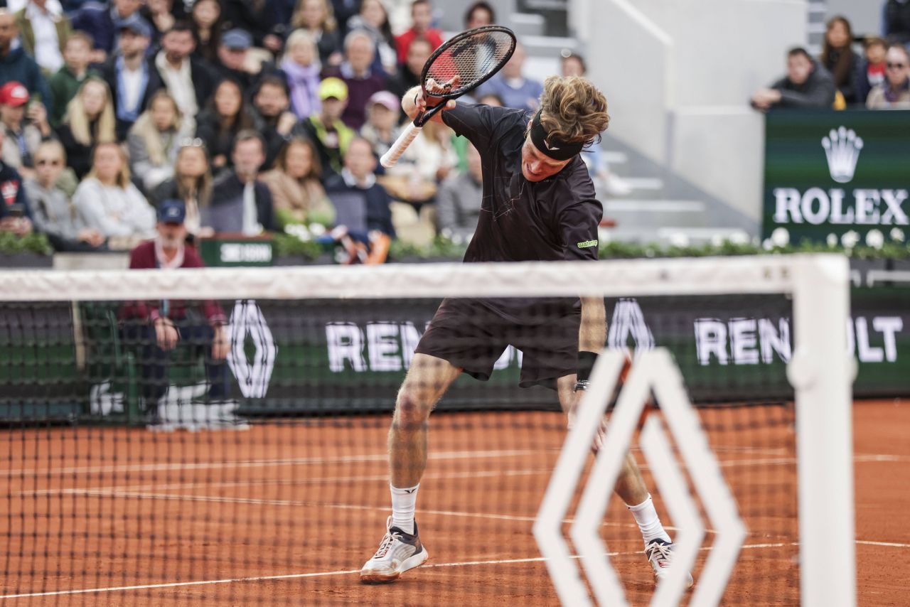 De la Roland Garros la centrul de reabilitare? Rublev (6 ATP) „s-a distrus” cu o rachetă de tenis. Imagini incredibile_20