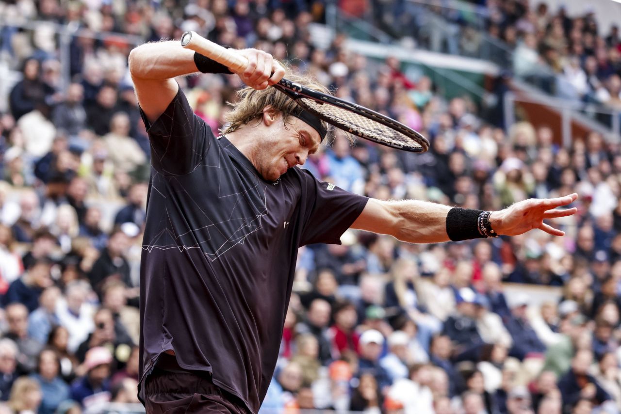 De la Roland Garros la centrul de reabilitare? Rublev (6 ATP) „s-a distrus” cu o rachetă de tenis. Imagini incredibile_23