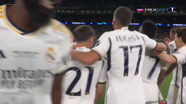 „Explozie” pe teren! Cum au sărbătorit jucătorii de la Real Madrid după triumful din Champions League_21