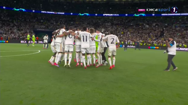 „Explozie” pe teren! Cum au sărbătorit jucătorii de la Real Madrid după triumful din Champions League_42