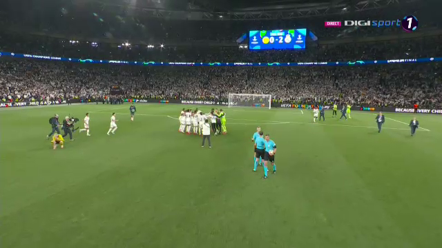 „Explozie” pe teren! Cum au sărbătorit jucătorii de la Real Madrid după triumful din Champions League_44
