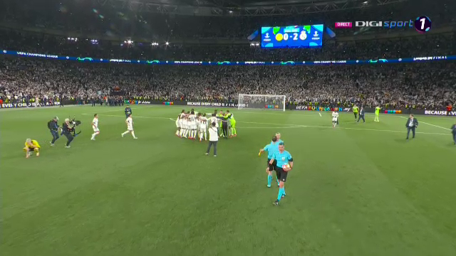„Explozie” pe teren! Cum au sărbătorit jucătorii de la Real Madrid după triumful din Champions League_46