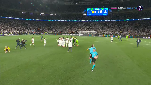 „Explozie” pe teren! Cum au sărbătorit jucătorii de la Real Madrid după triumful din Champions League_47