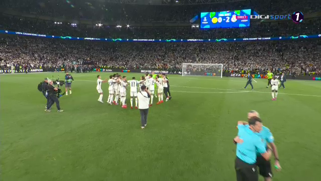 „Explozie” pe teren! Cum au sărbătorit jucătorii de la Real Madrid după triumful din Champions League_53