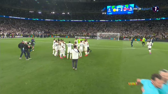 „Explozie” pe teren! Cum au sărbătorit jucătorii de la Real Madrid după triumful din Champions League_54