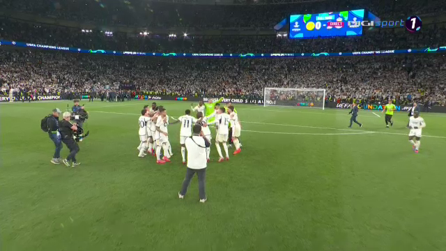 „Explozie” pe teren! Cum au sărbătorit jucătorii de la Real Madrid după triumful din Champions League_55