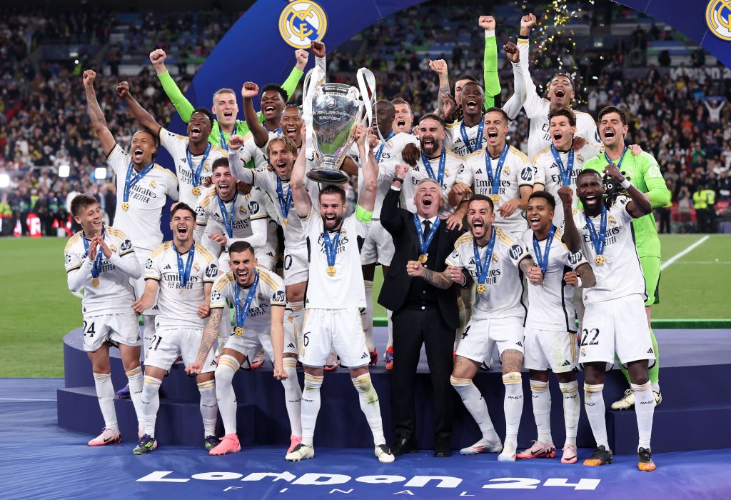 Real Madrid, încoronată pentru a 15-a oară campioană a Europei! Imagini de la decernarea trofeului_13