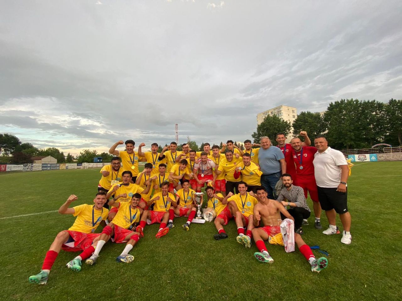 CS FC Dinamo, echipa lui Nicolae Badea și Dănuț Lupu, este campioana Bucureștiului! 135 de goluri pentru promovarea în Liga 3_2