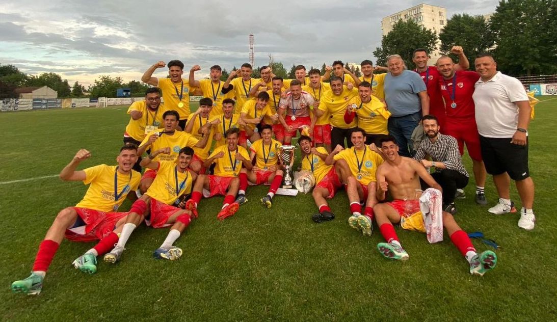 CS FC Dinamo, echipa lui Nicolae Badea și Dănuț Lupu, este campioana Bucureștiului! 135 de goluri pentru promovarea în Liga 3_8