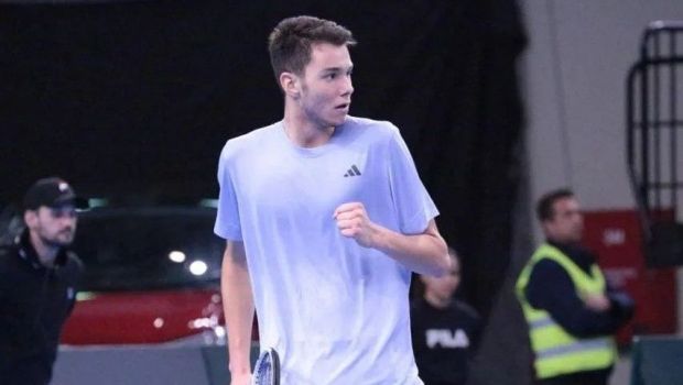 
	Speranța tenisului masculin românesc avansează la Roland Garros încet, dar sigur!
