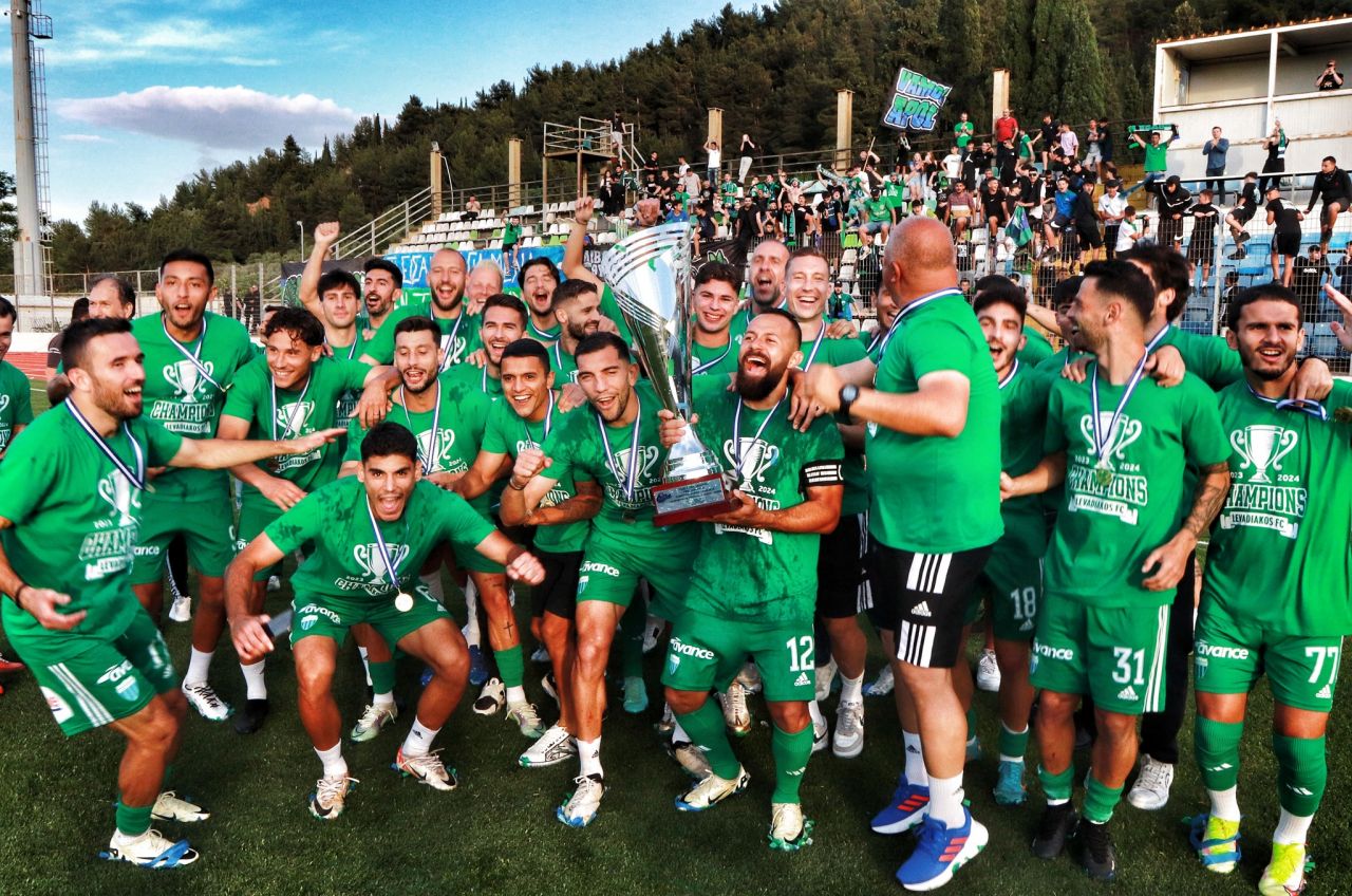 Lamine Ghezali a ridicat trofeul la sfârșit de sezon! Fostul dinamovist a cântat ”We are the Champions”_2